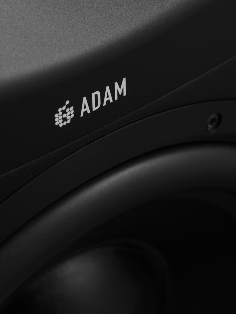 S Series cabinets are weightily constructed from thick, heavy material to reduce susceptibility to vibrations, while their rounded edges help to minimize unwanted edge-diffraction effect.