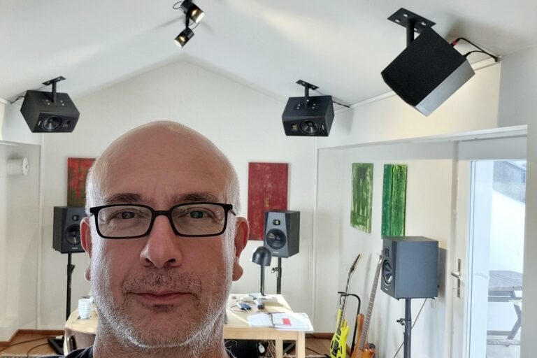 adam-audio-t7v-t8v-studio-monitor-hakan-kursun-dolby-atmos-setup-selfie
