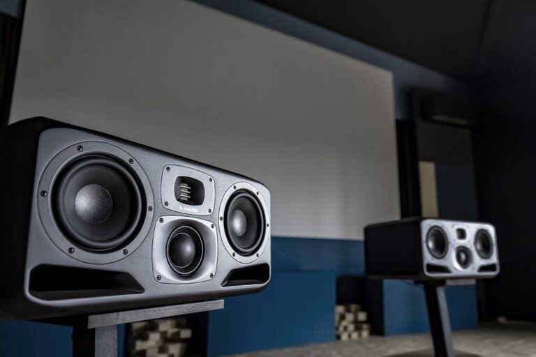 adam-audio-s3h-studio-monitors-studio-d-estrade-close-up